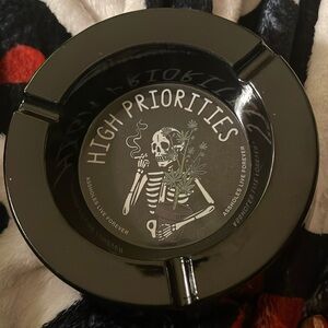 NWT ALF round tray! Deep and lots of space! Hee hee